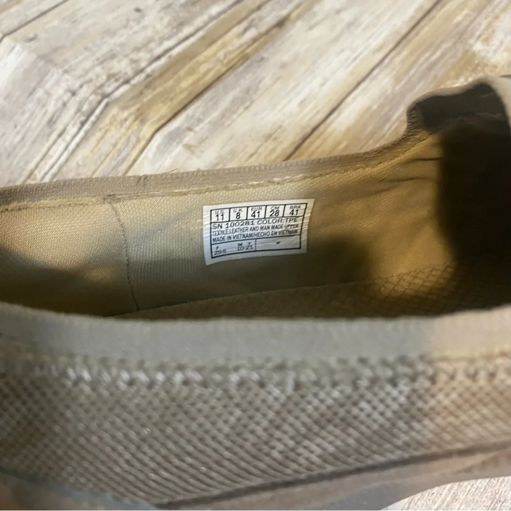 Skechers Tan Slip-On Sneakers Relaxed fit with arch support Sz 11